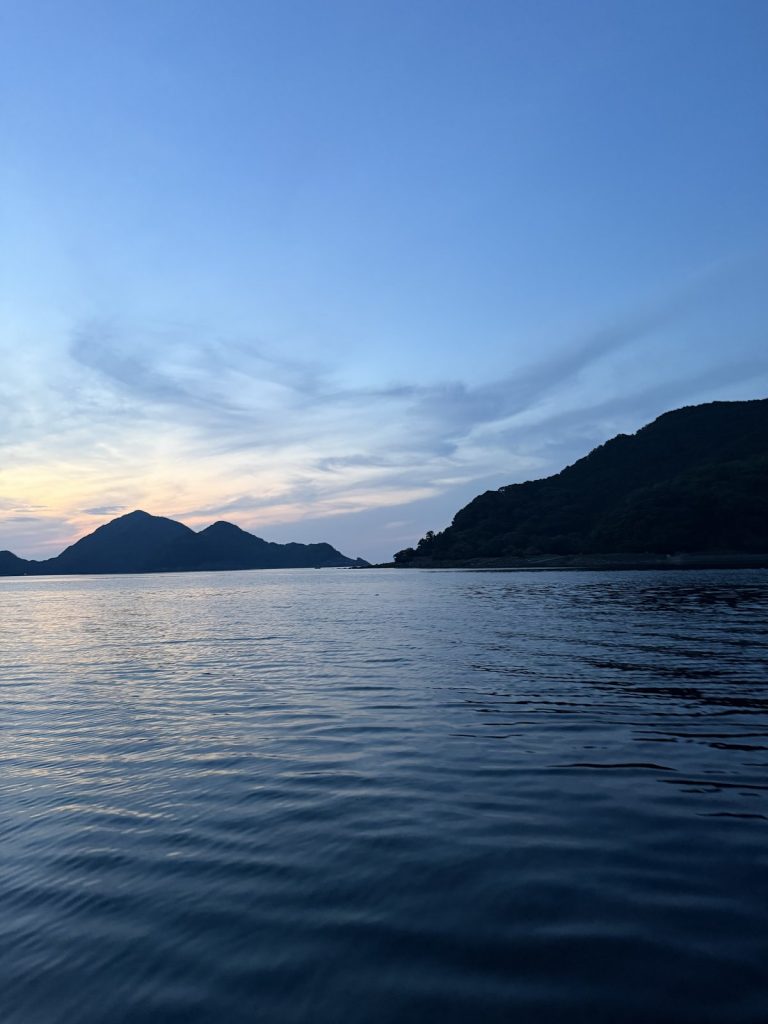 二木島の静かな海
